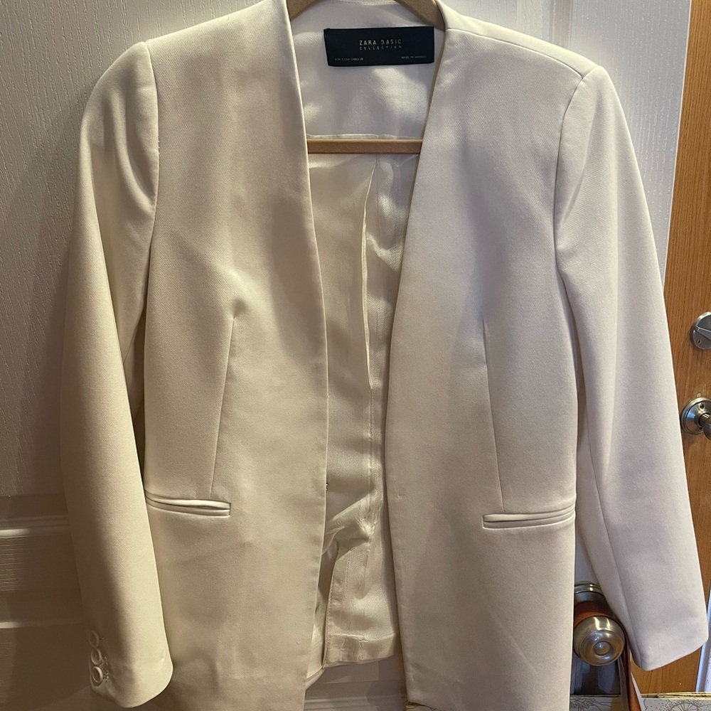 White slim-fit Zara women’s blazer
